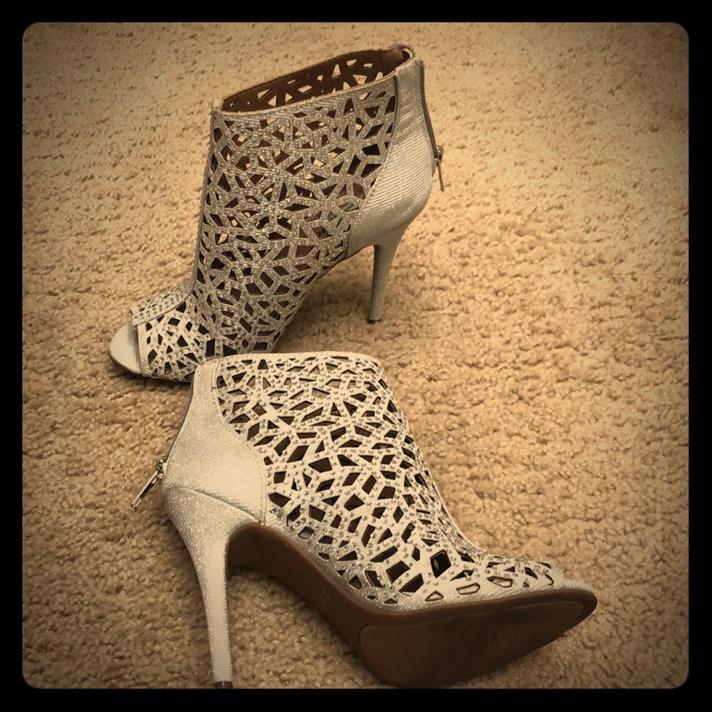 Zigi Soho Sz 6.5 sliver rhinestone booties